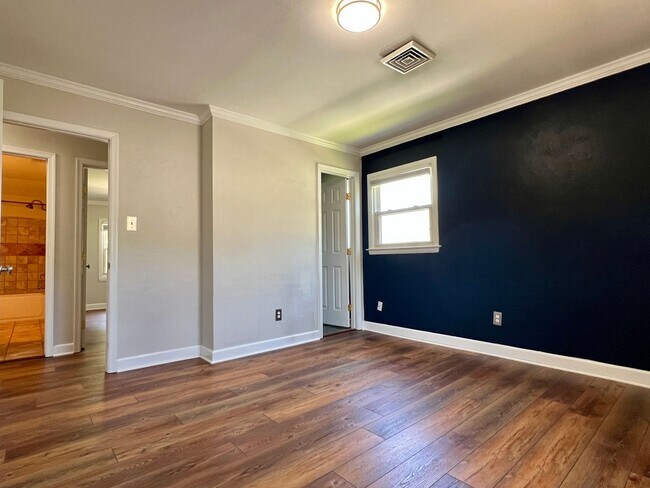 Building Photo - Charming Rancher in the Heart of Colonial ...