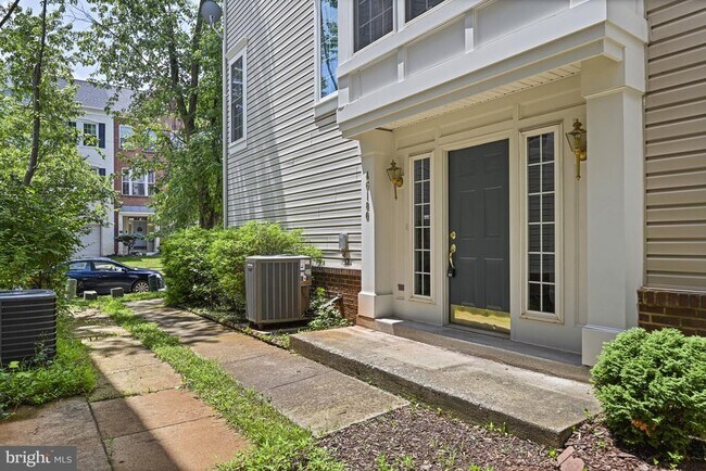 Building Photo - 46186 Walpole Terrace
