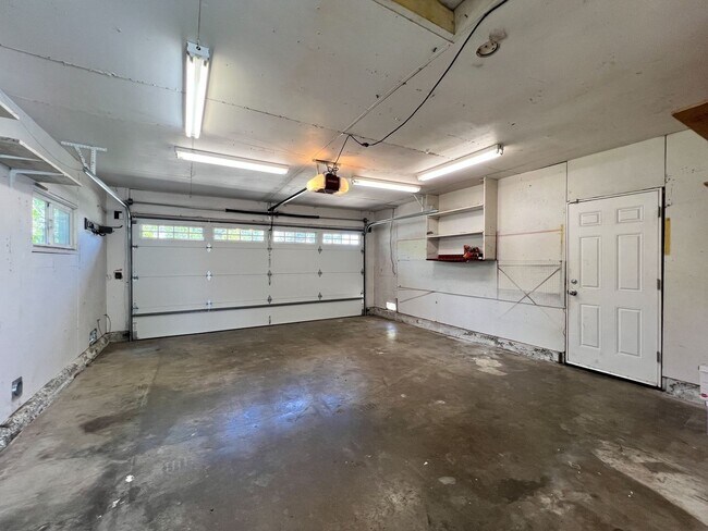 Building Photo - Beautiful Three Bedroom North Napa Home