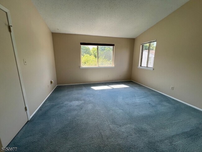 Building Photo - 179 Drake Ln