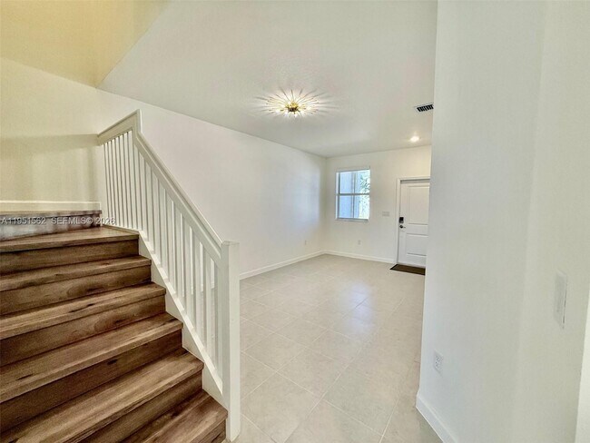 Building Photo - 2767 SE 25th Ave