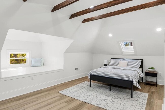 Building Photo - 508 Charles St