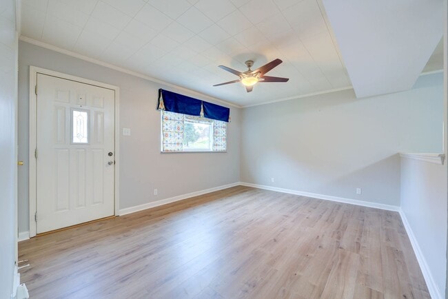 Building Photo - Dog Friendly 3 Bed 1 Bath Ranch Home With ...