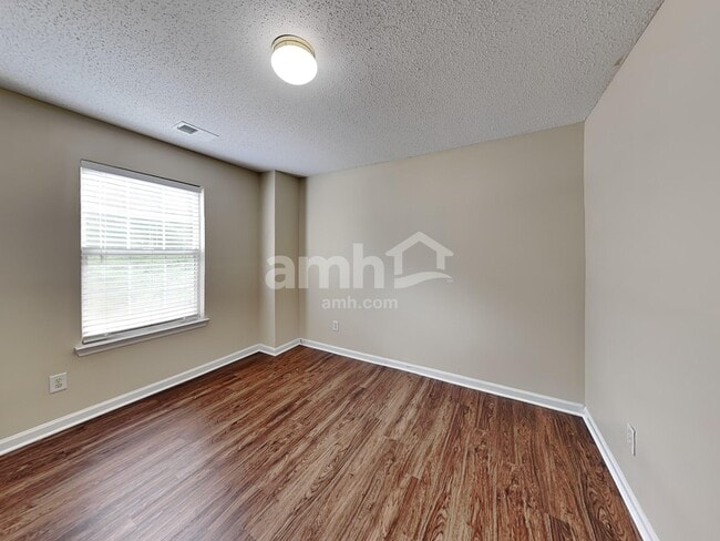 Building Photo - 2901 Horseshoe Bend Rd SW