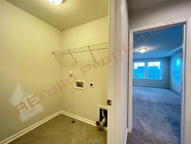 Building Photo - 1137 Little Gem Ln