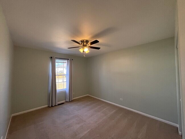 Building Photo - 1416 Finch Dr