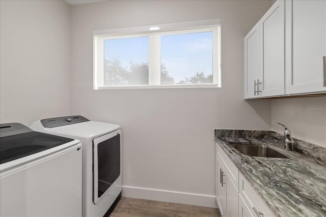 Building Photo - 623 Petit Wy