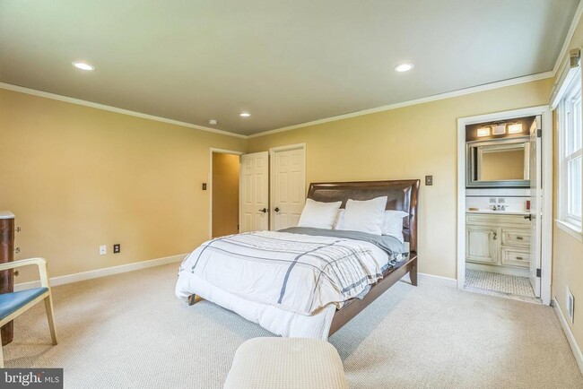 Building Photo - 76 S Forge Manor Dr