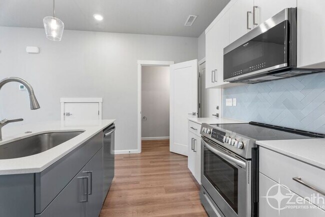 Building Photo - 16318 NE 20th St