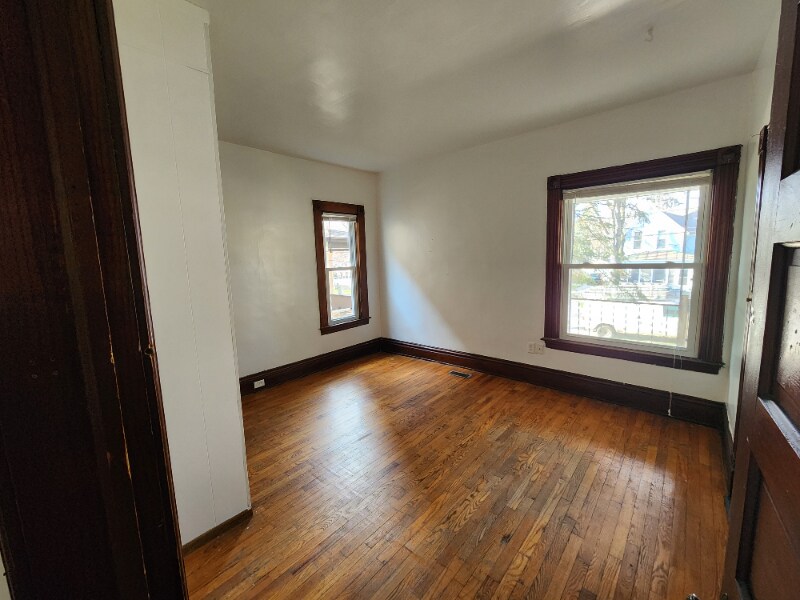 Building Photo - 118 Colfax St NE