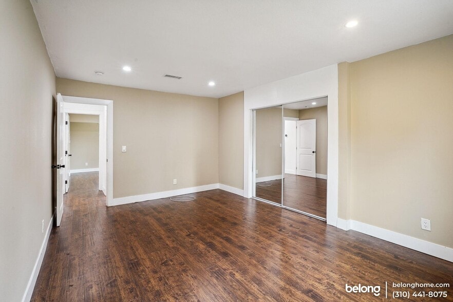 Building Photo - 1133 W 78th St