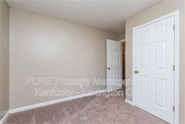 Building Photo - 3209 Foxchase Ct