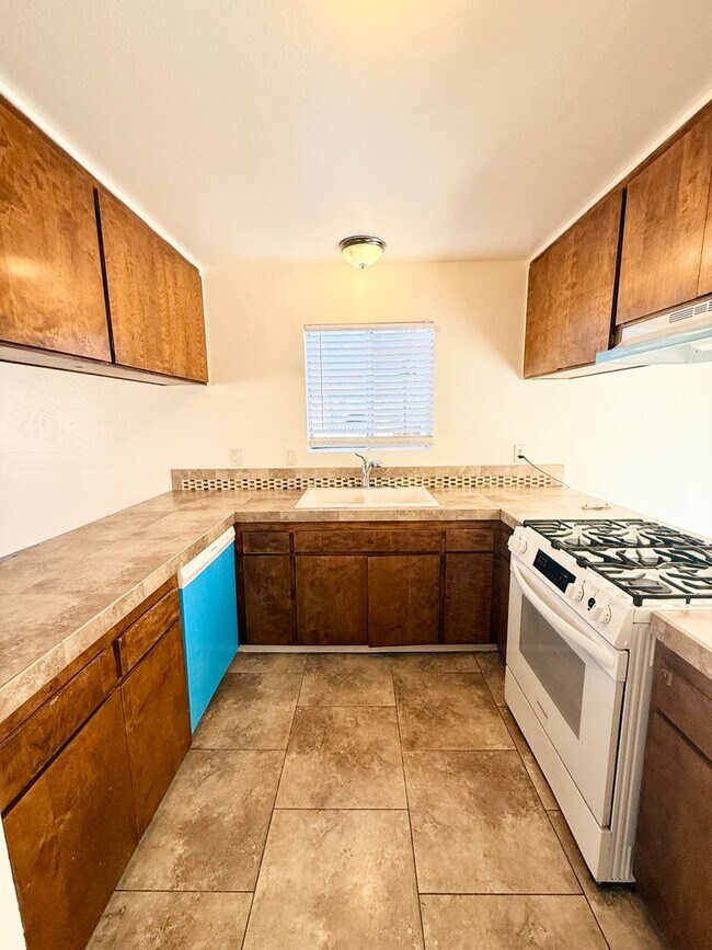 Building Photo - D728