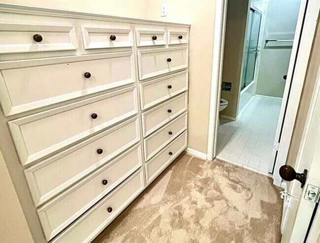 Building Photo - 150 Sugar Berry Cir