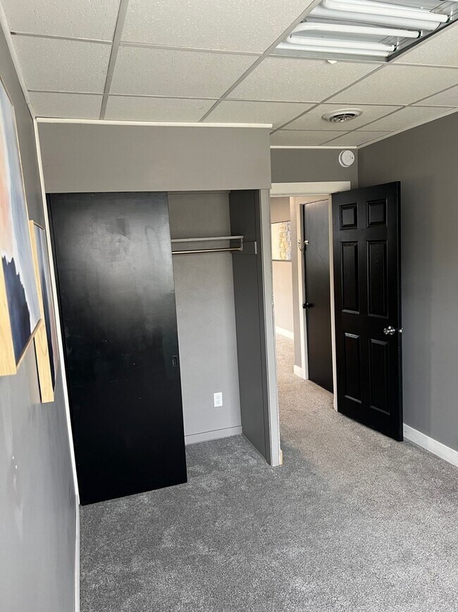 Building Photo - 590 E Division St