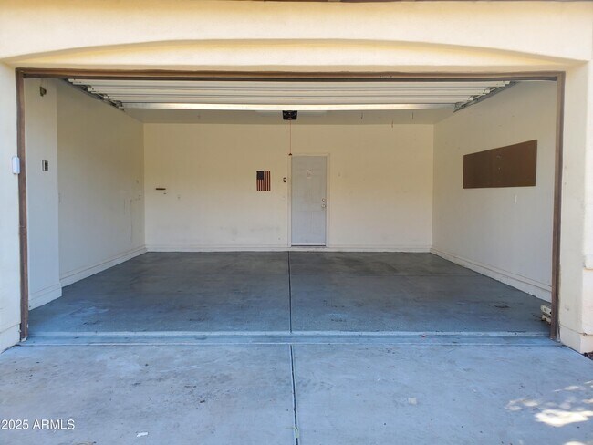 Building Photo - 20672 W White Rock Rd