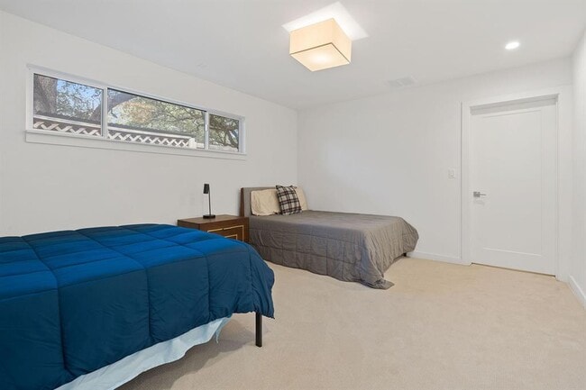 Building Photo - 2418 S 5th St