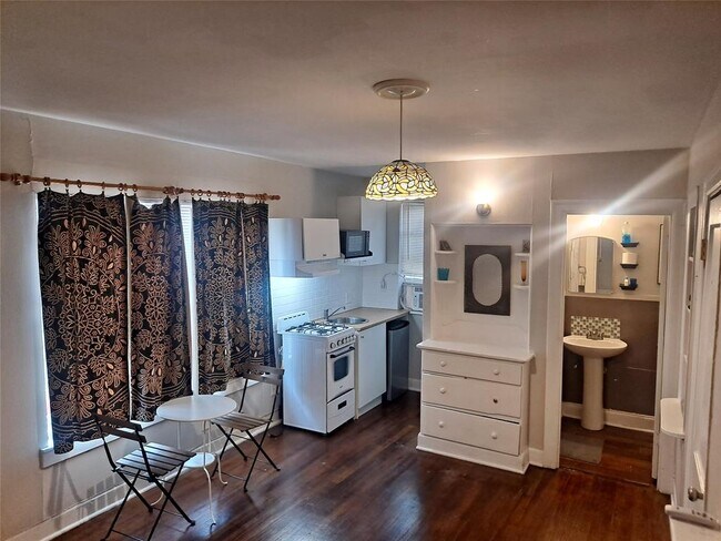 Building Photo - 1906 San Gabriel St