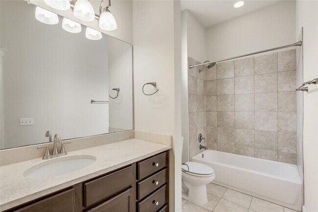 Building Photo - 2520 Bluebonnet Ln