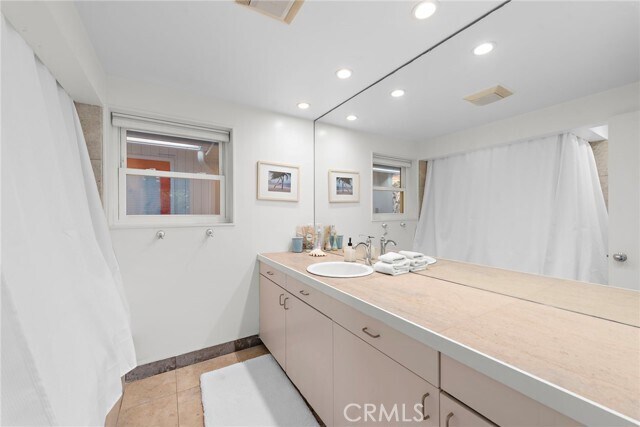 Building Photo - 595 Bluebird Canyon Dr