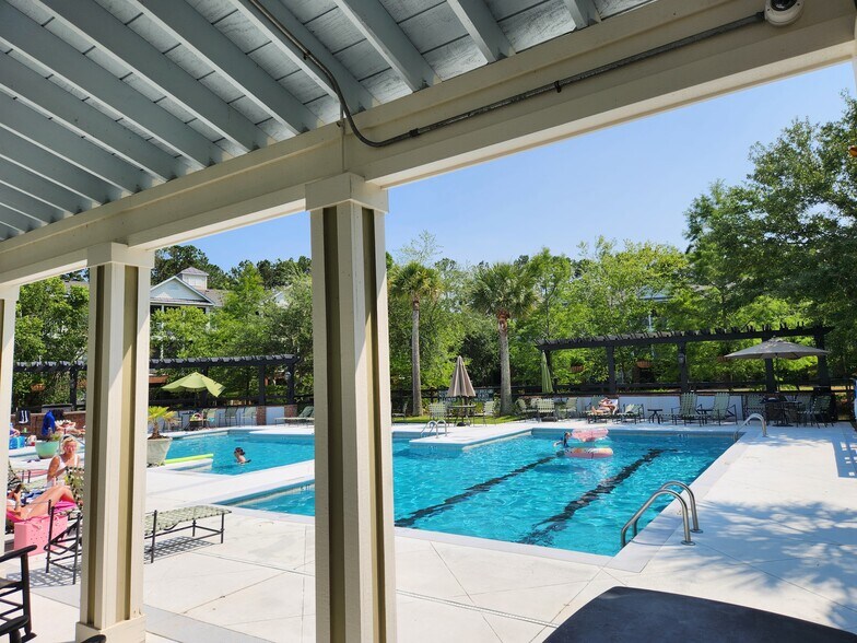 Building Photo - 2021 Basildon Rd