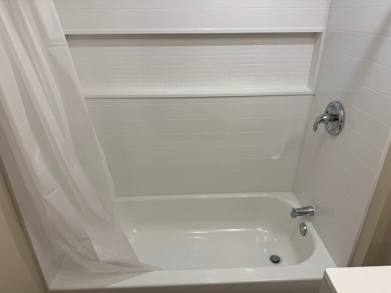 Building Photo - 4642 Bancroft Ave