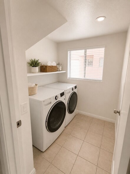 LAUNDRY ROOM - FURNISHED - 2118 Obarr Pl