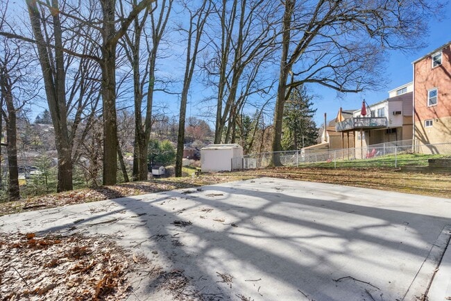 Building Photo - Newly Renovated 3 Bed/2.5 Bath Home - Cent...