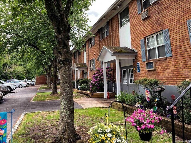 Building Photo - 101 Barclay Manor