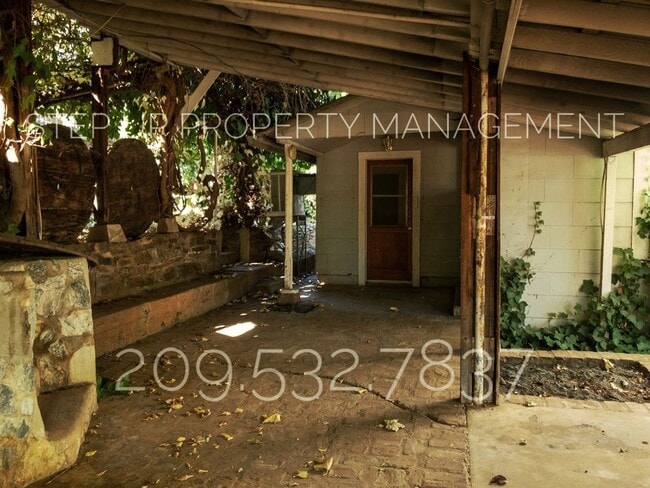 Building Photo - Conveniently located 2 Bedroom Home Near Downtown Sonora