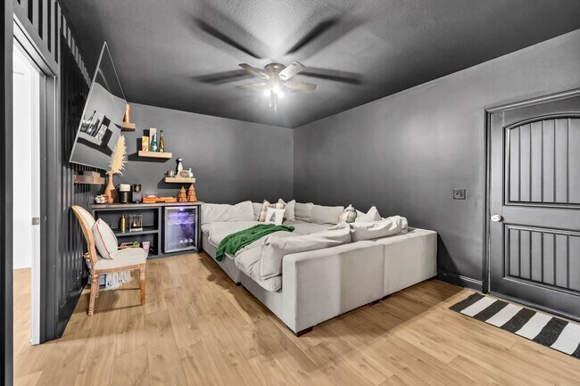 Building Photo - 1838 Patricia Dr