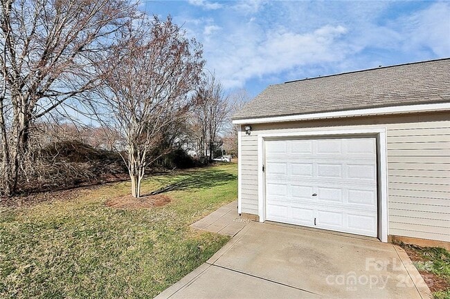Building Photo - 9563 Glenashley Dr