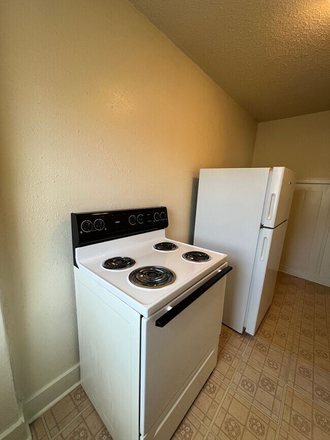 Building Photo - 1 Bed in the Paseo District