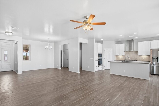 Building Photo - King Ranch