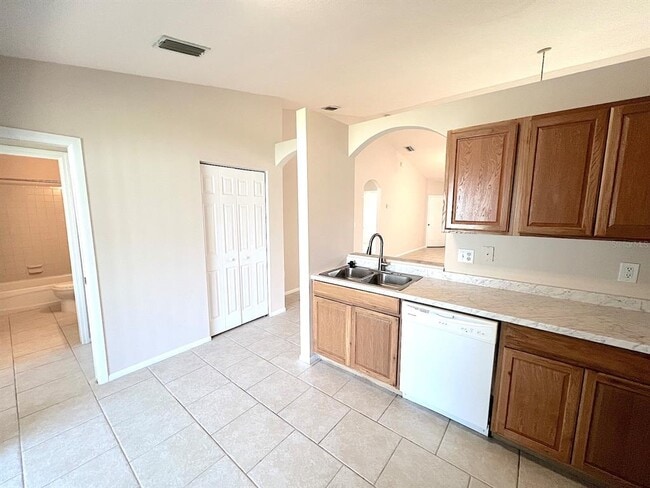 Building Photo - 14 Buttonwood Ln