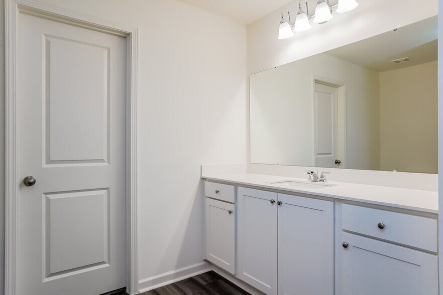 Building Photo - 216 Babbling Brk Dr