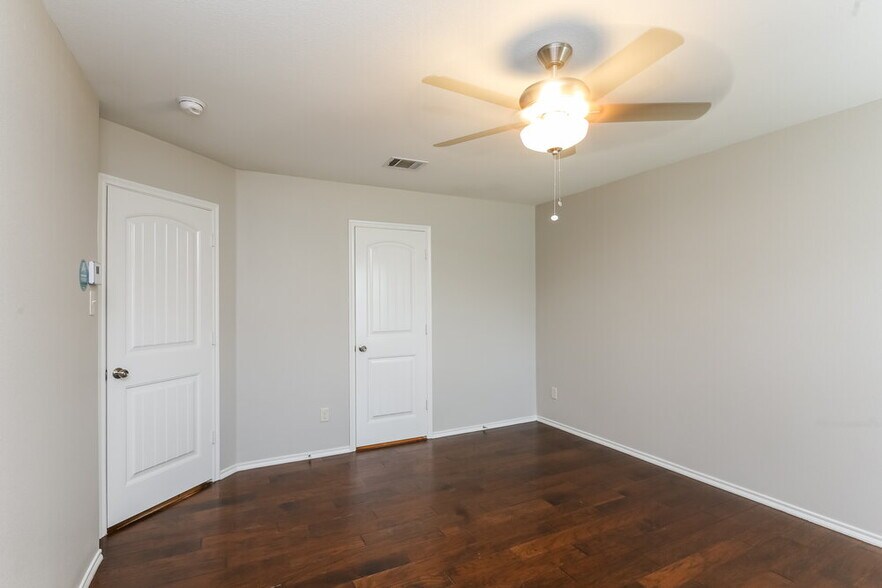 Building Photo - 2116 Meadow View Dr