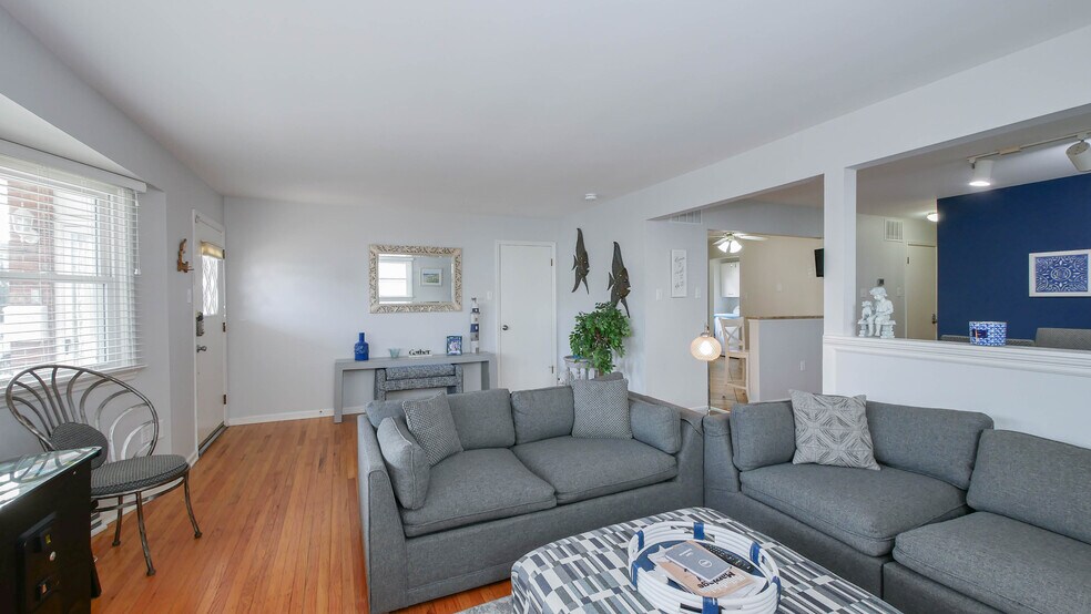 Building Photo - 6903 Ventnor Ave