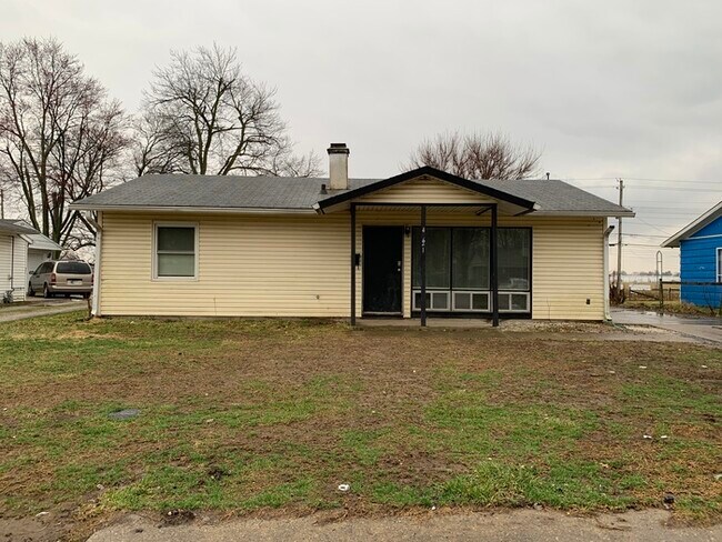 Minutes from the Speedway 4921 Elaine St Indianapolis IN
