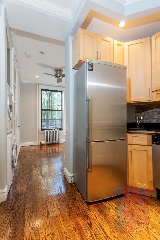 Building Photo - 326 E 35th St