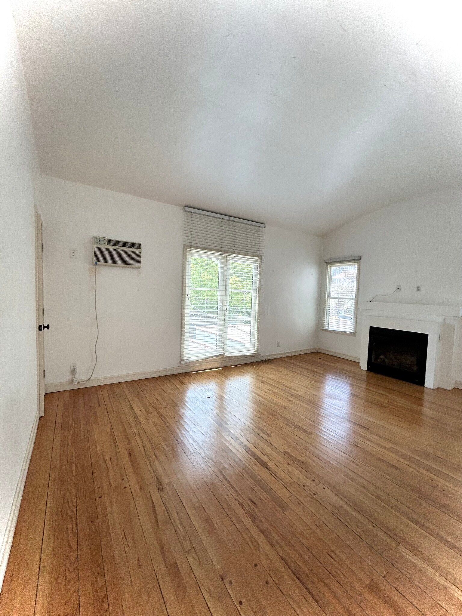 Living Room - 9952 Robbins Dr