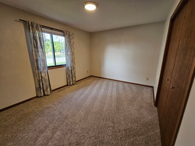 Building Photo - 216 Union St NE