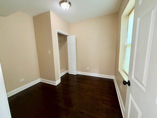 Building Photo - 7208 S Cornell Ave