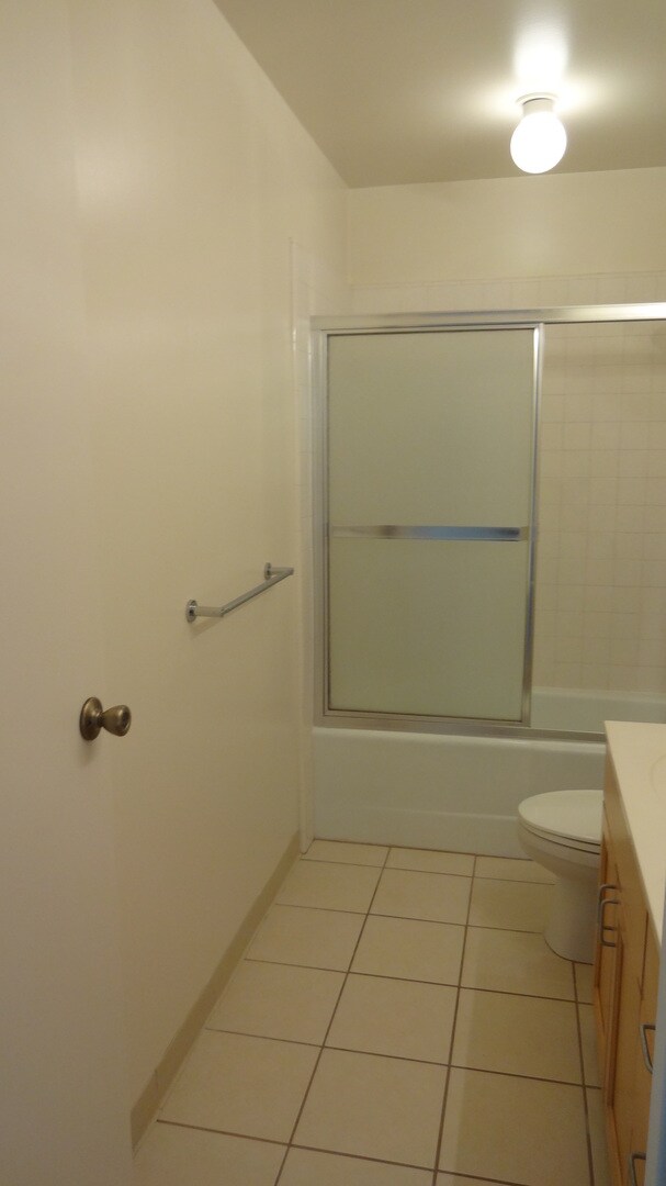 Building Photo - Haleloa II, End building, 2-parking, 1 Yea...