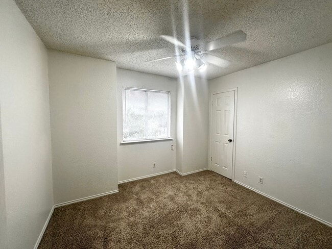 Building Photo - 512 Dusty Leather Ct