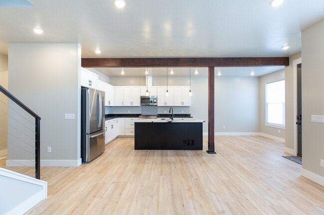 Building Photo - 5377 Remington Dr