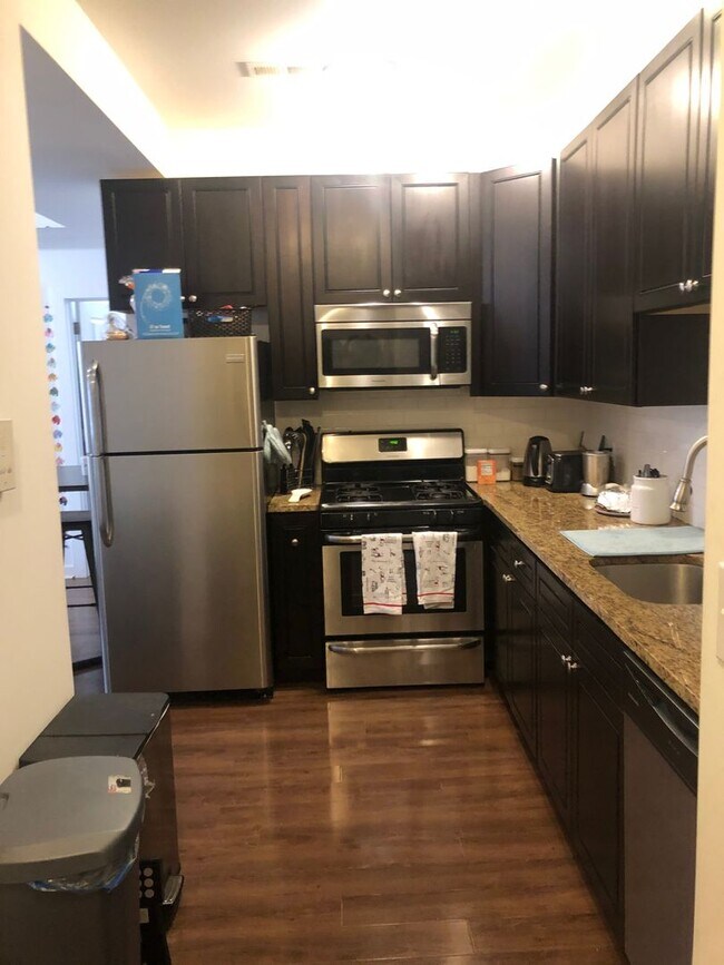 Interior Photo - 1536 N. Carlisle