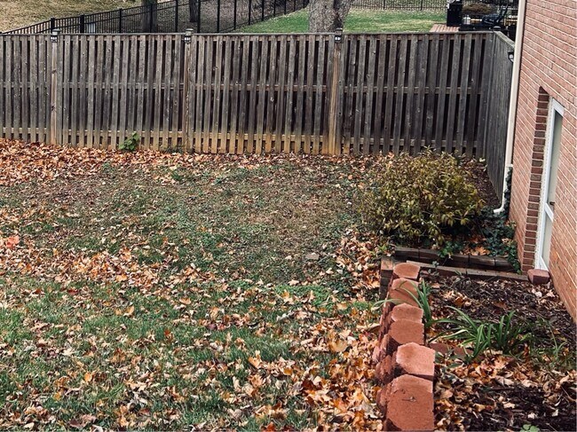 Building Photo - 413 Briarmont Dr