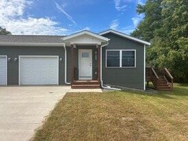 Building Photo - 428 5th St E