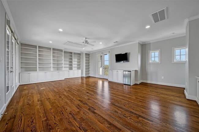 Building Photo - 3002 Mid Ln